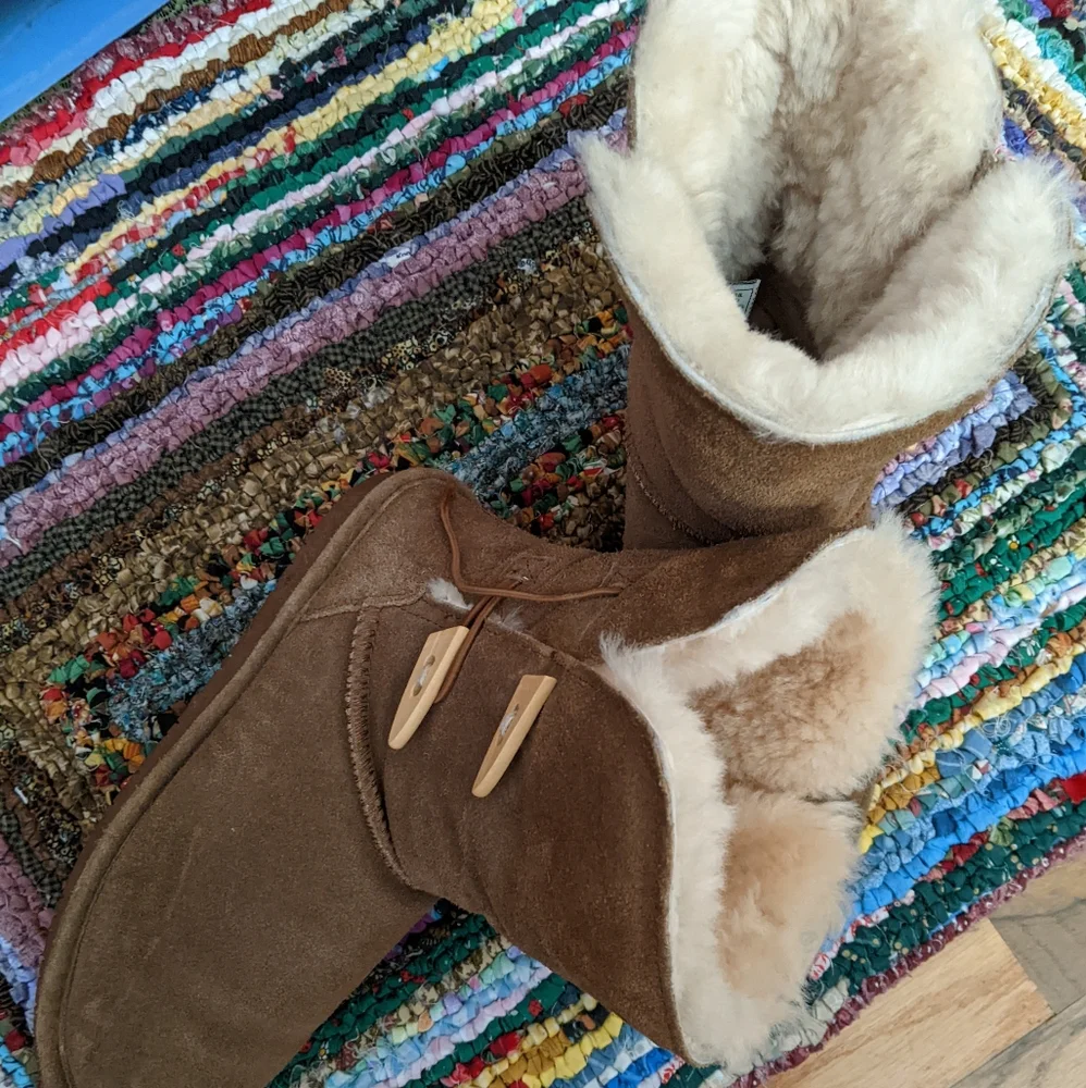 Bear Paw Tan Women's Suede Boots size 9 with sheepskin lining